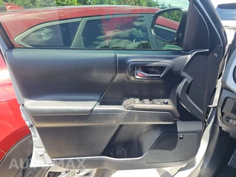 2018 Toyota Tacoma TRD Off-Road Crew Cab Medium Bed - miniatura 9