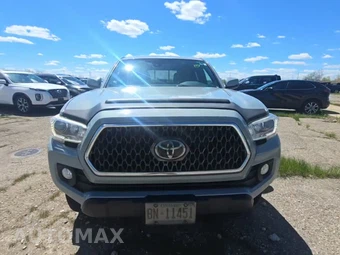 2018 Toyota Tacoma TRD Off-Road Crew Cab Medium Bed - miniatura 2