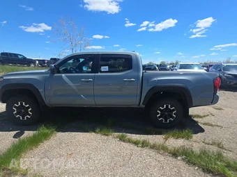 2018 Toyota Tacoma TRD Off-Road Crew Cab Medium Bed - miniatura 3