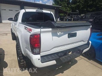 2018 Toyota Tacoma TRD Off-Road Crew Cab Medium Bed - miniatura 2