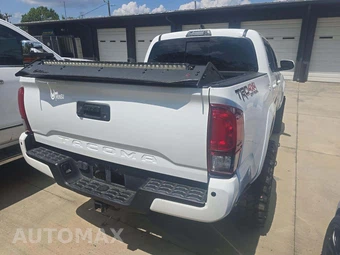 2018 Toyota Tacoma TRD Off-Road Crew Cab Medium Bed - miniatura 3