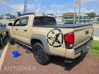 2018 Toyota Tacoma TRD Sport Crew Cab Medium Bed - miniatura 2