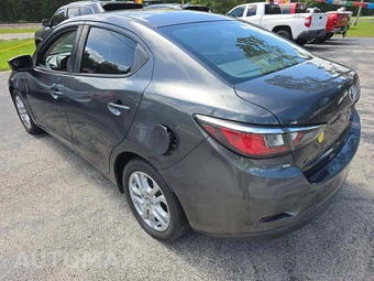 2018 Toyota Yaris iA Sedan - miniatura 2