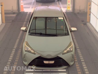 2018 Toyota Yaris L Hatchback - miniatura 2