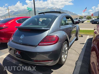2018 Volkswagen Beetle SE Hatchback – miniatura 3