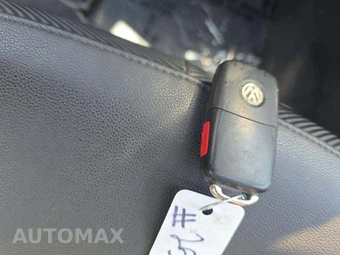 2018 Volkswagen Beetle SE Hatchback – miniatura 8