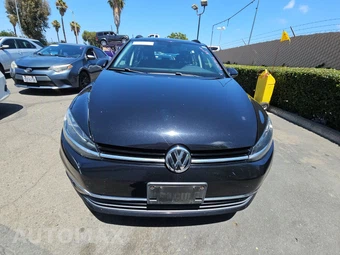 2018 Volkswagen Golf SportWagen S Wagon - miniatura 2