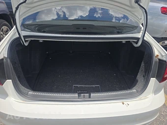 2018 Volkswagen Jetta SEL - miniatura 16