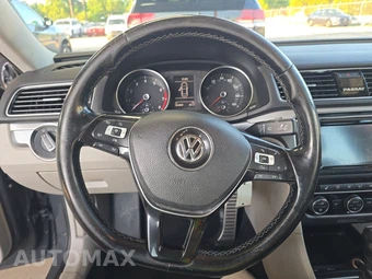2018 Volkswagen Passat 2.0T R-Line - miniatura 10