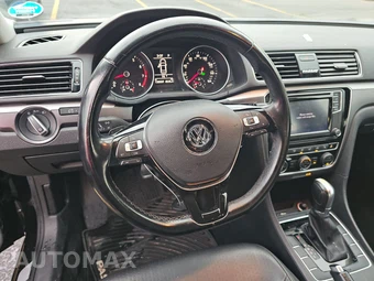 2018 Volkswagen Passat 2.0T R-Line – miniatura 10