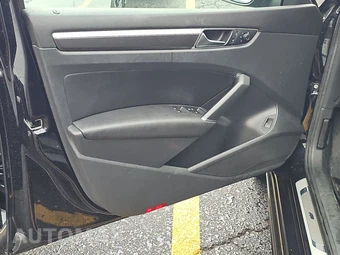 2018 Volkswagen Passat 2.0T R-Line – miniatura 9