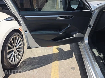 2018 Volkswagen Passat 2.0T R-Line - miniatura 9