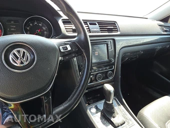 2018 Volkswagen Passat 2.0T SE – miniatura 11