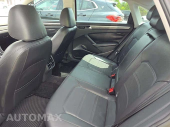 2018 Volkswagen Passat 2.0T SE – miniatura 13