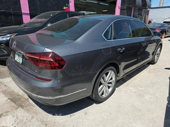 2018 Volkswagen Passat 2.0T SE w/Technology - miniatura 4