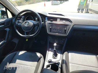 2018 Volkswagen Tiguan SE – miniatura 11