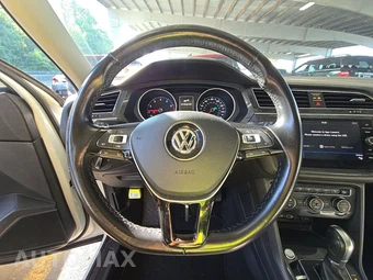2018 Volkswagen Tiguan SE - miniatura 10
