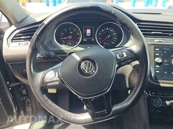 2018 Volkswagen Tiguan SE – miniatura 10