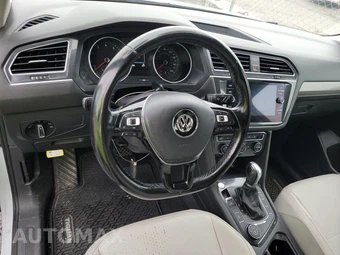 2018 Volkswagen Tiguan SE – miniatura 10