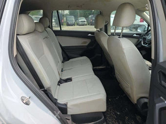2018 Volkswagen Tiguan SE – miniatura 16