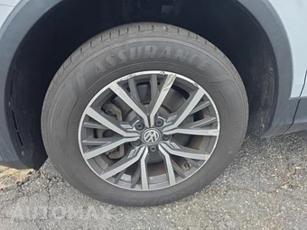 2018 Volkswagen Tiguan SE – miniatura 8