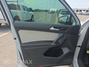 2018 Volkswagen Tiguan SE - miniatura 9