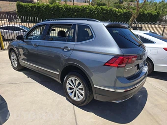 2018 Volkswagen Tiguan SE – miniatura 2