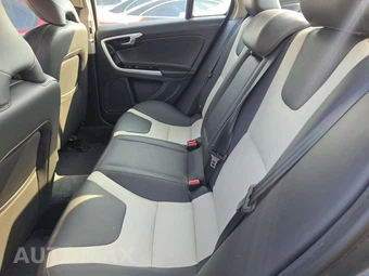 2018 Volvo S60 Cross Country T5 Platinum - miniatura 13