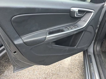 2018 Volvo S60 T5 Dynamic – miniatura 9