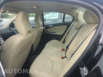 2018 Volvo S60 T5 Dynamic – miniatura 13