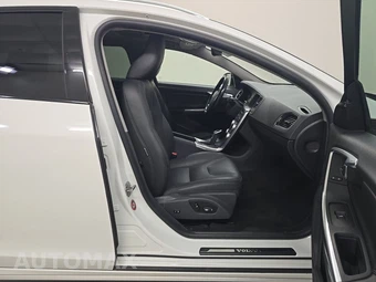 2018 Volvo V60 Cross Country T5 - miniatura 8