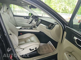 2018 Volvo XC60 T5 Momentum – miniatura 8