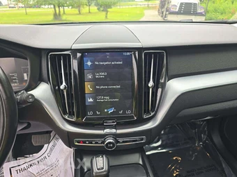 2018 Volvo XC60 T5 Momentum – miniatura 10