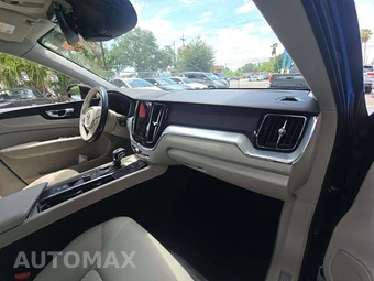 2018 Volvo XC60 T5 Momentum - miniatura 19