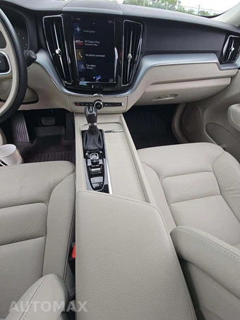 2018 Volvo XC60 T6 Momentum - miniatura 10
