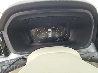 2018 Volvo XC60 T6 Momentum - miniatura 9