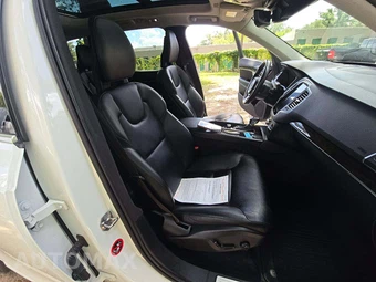 2018 Volvo XC90 T5 Momentum 7-Passenger - miniatura 16