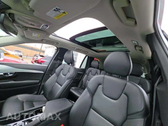 2018 Volvo XC90 T5 Momentum 7-Passenger - miniatura 8