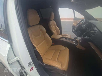2018 Volvo XC90 T6 Inscription 7-Passenger - miniatura 16