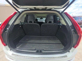 2018 Volvo XC90 T6 Momentum 7-Passenger – miniatura 12