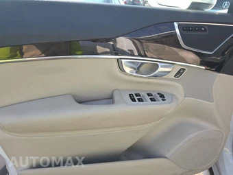 2018 Volvo XC90 T6 Momentum 7-Passenger - miniatura 9