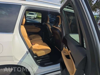2018 Volvo XC90 T6 Momentum 7-Passenger - miniatura 17