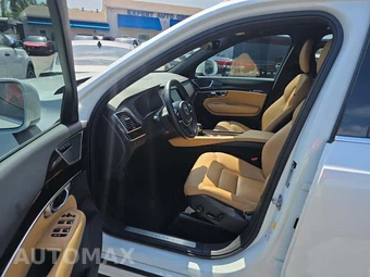 2018 Volvo XC90 T6 Momentum 7-Passenger - miniatura 6