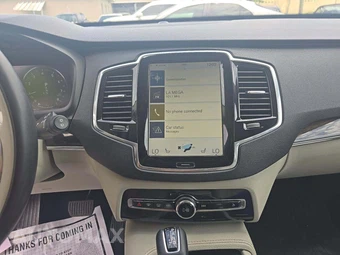 2018 Volvo XC90 T6 Momentum 7-Passenger - miniatura 10