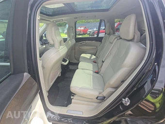2018 Volvo XC90 T6 Momentum 7-Passenger - miniatura 13