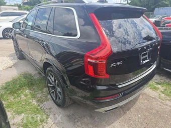 2018 Volvo XC90 T6 Momentum 7-Passenger - miniatura 2