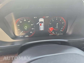 2018 Volvo XC90 T6 Momentum 7-Passenger – miniatura 9