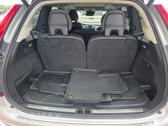 2018 Volvo XC90 T6 Momentum 7-Passenger - miniatura 17
