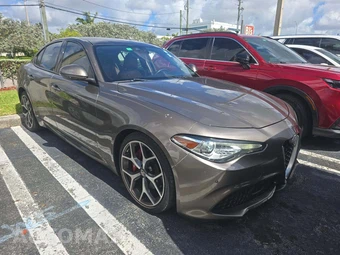 2019 Alfa Romeo Giulia Sport – miniatura 4