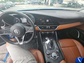 2019 Alfa Romeo Giulia Sport - miniatura 7